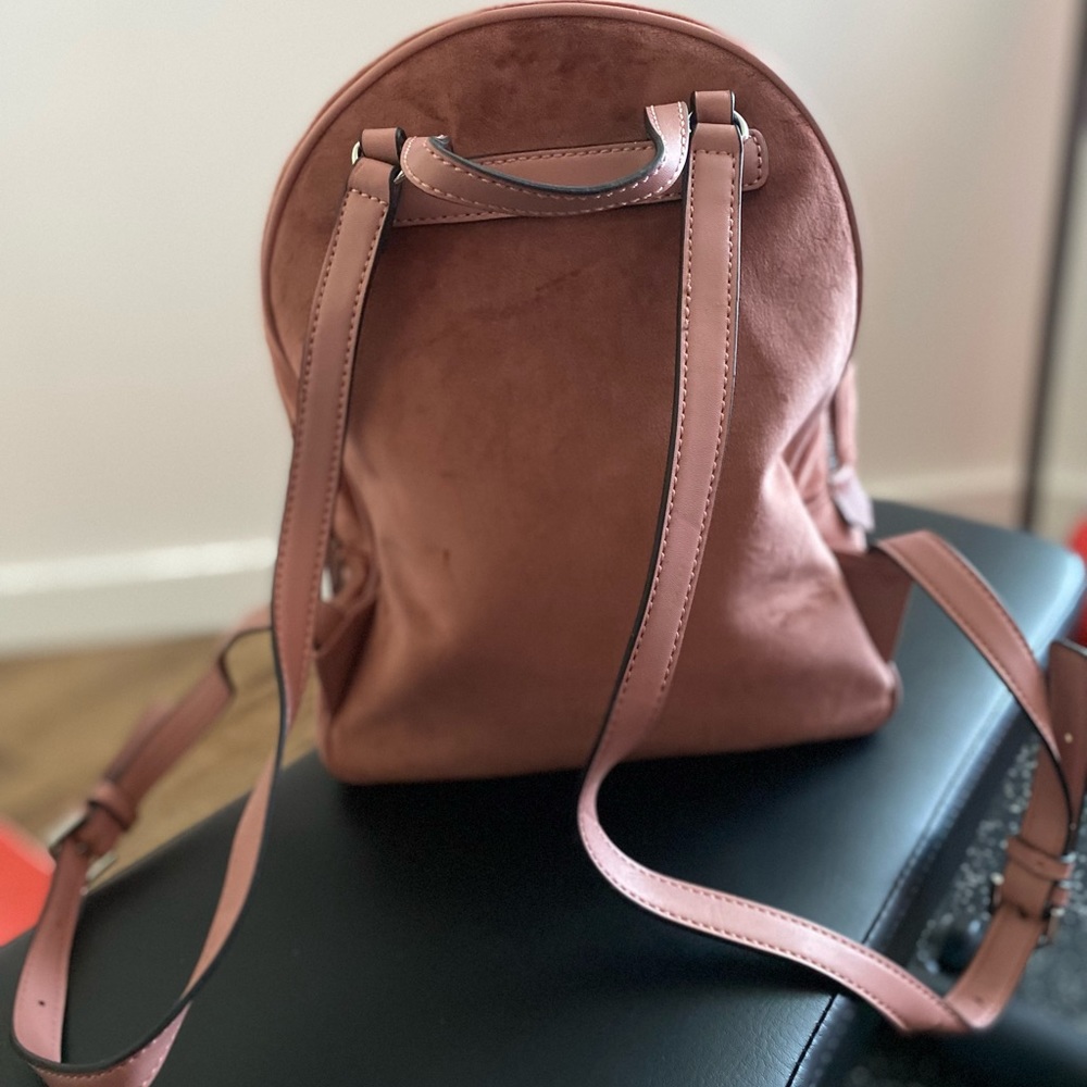 Guess - Small Backpack - Picture 3 of 4